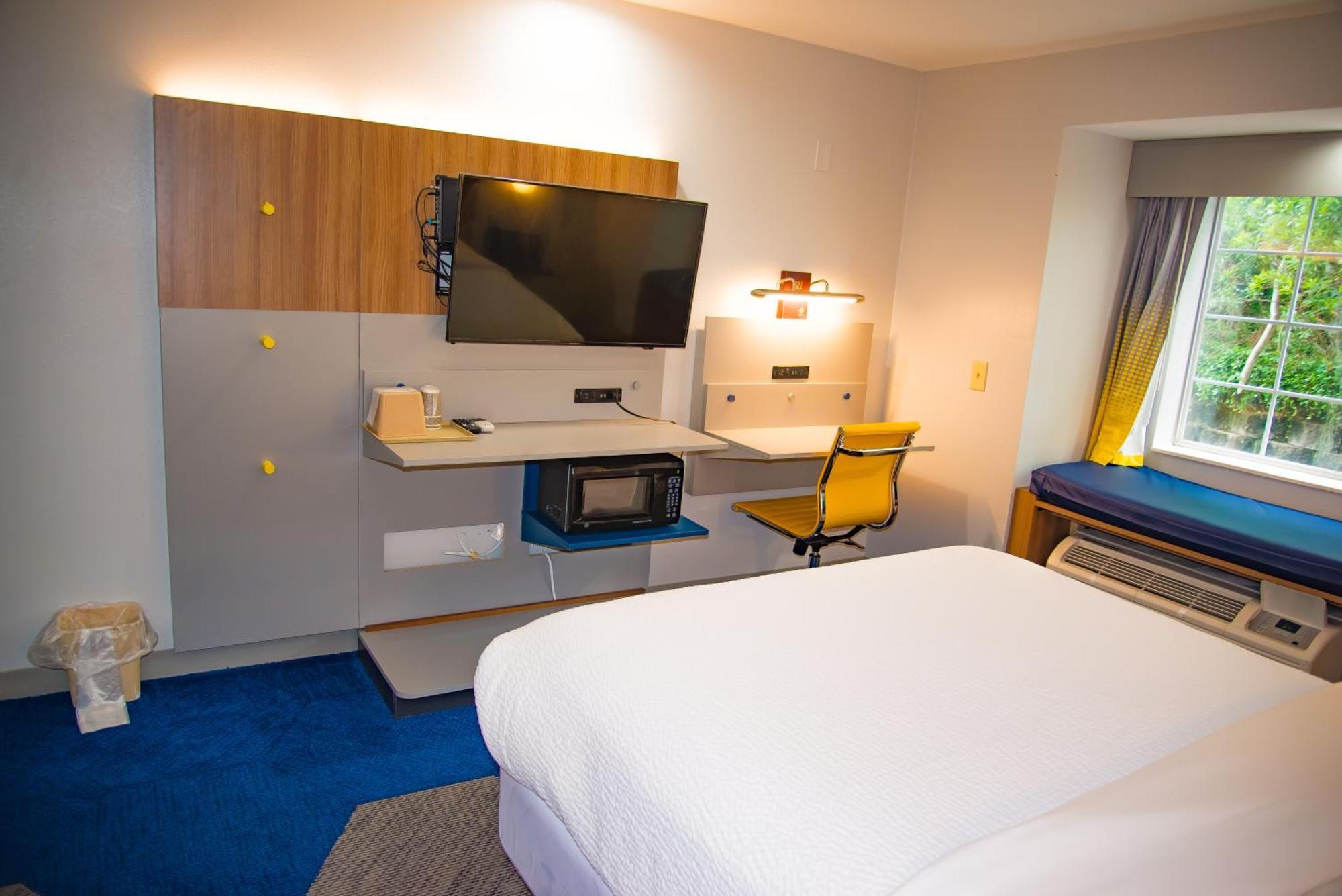 Microtel Inn & Suites By Wyndham Дафне Экстерьер фото