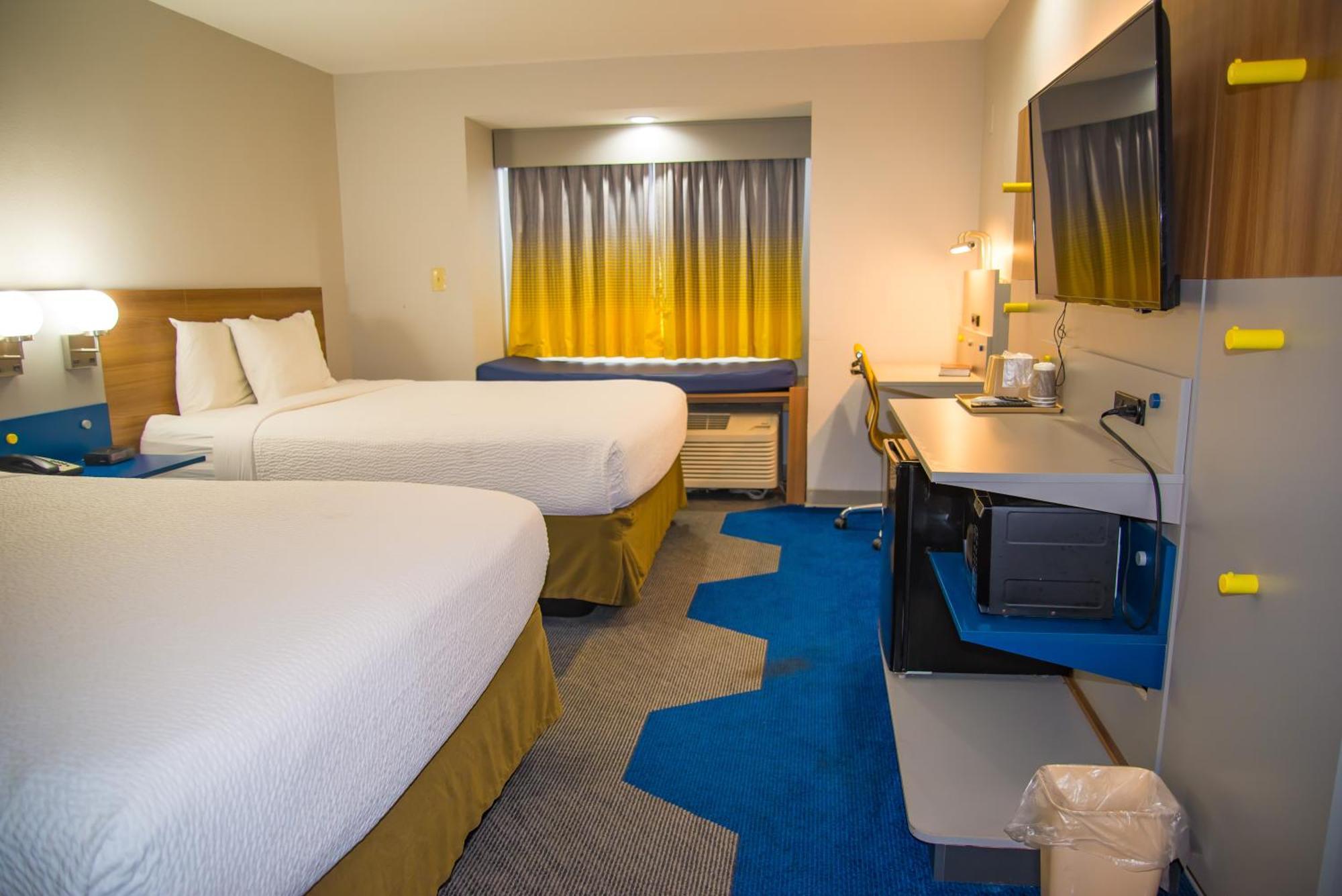 Microtel Inn & Suites By Wyndham Дафне Экстерьер фото
