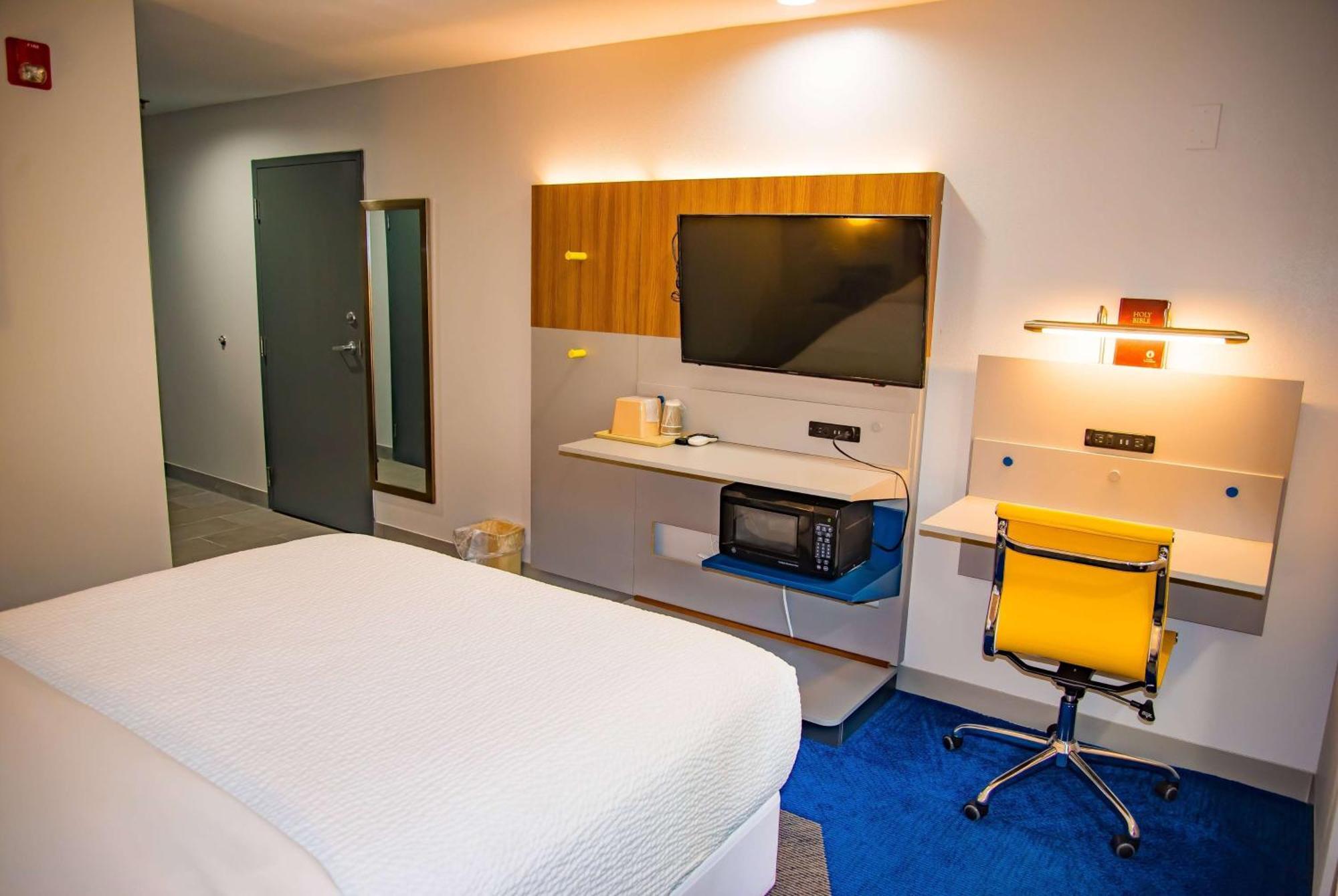 Microtel Inn & Suites By Wyndham Дафне Экстерьер фото